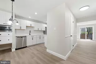 14462 Four Chimney Dr, Centreville, VA 20120 - Photo 6