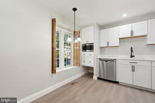 14462 Four Chimney Dr, Centreville, VA 20120 - Photo 20