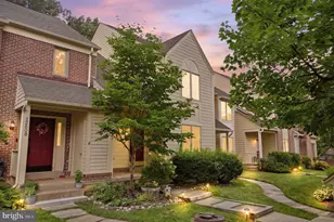 12606 Victoria Station Ct, Fairfax, VA 22033 - Photo 2