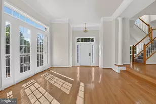 13642 Flying Squirrel Dr, Herndon, VA 20171 - Photo 2