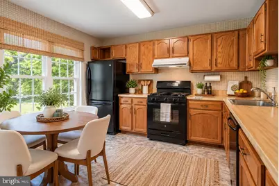 7864 Colonial Village Row, Annandale, VA 22003 - Photo 4