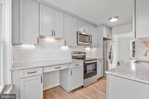 4151 Hamlin Ct, Chantilly, VA 20151 - Photo 6