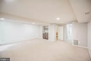 6611 Rosecroft Pl, Falls Church, VA 22043 - Photo 30