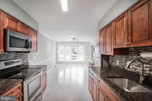 6611 Rosecroft Pl, Falls Church, VA 22043 - Photo 10