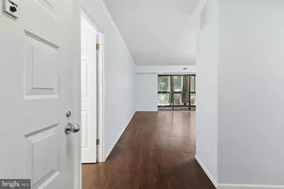 8340 Greensboro Drive #106, McLean, VA 22102 - Photo 4