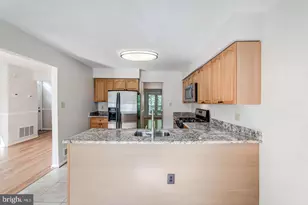 7208 Burton Hill Ct, Springfield, VA 22152 - Photo 10