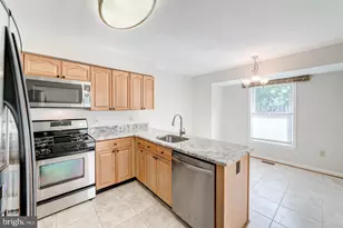 7208 Burton Hill Ct, Springfield, VA 22152 - Photo 8
