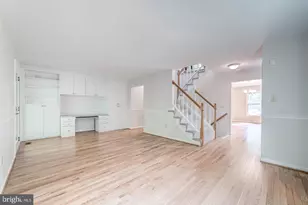 7208 Burton Hill Ct, Springfield, VA 22152 - Photo 2