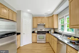 5807 Clapham Rd, Alexandria, VA 22315 - Photo 8