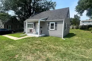 6014 Bangor Dr, Alexandria, VA 22303 - Photo 2