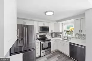 7474 Zanuck Ct, Annandale, VA 22003 - Photo 6