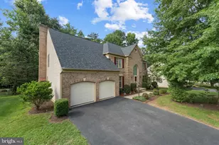 15094 Wetherburn Dr, Centreville, VA 20120 - Photo 2