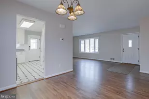 7117 Hadlow Ct, Springfield, VA 22152 - Photo 8