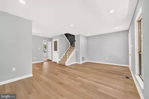 6920 Hovingham Ct, Centreville, VA 20121 - Photo 4