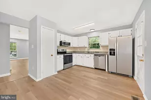 6920 Hovingham Ct, Centreville, VA 20121 - Photo 8