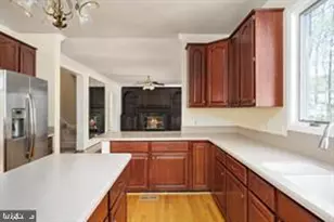 2725 Oldewood Dr, Falls Church, VA 22043 - Photo 12