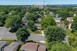 3272 Kinross Cir, Herndon, VA 20171 - Photo 8