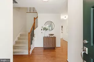 10811 Midsummer Dr, Reston, VA 20191 - Photo 4
