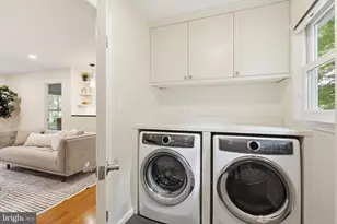 10811 Midsummer Dr, Reston, VA 20191 - Photo 16