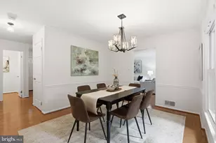 10811 Midsummer Dr, Reston, VA 20191 - Photo 8