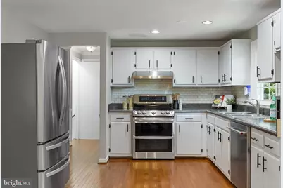 14564 Woodland Ridge Drive, Centreville, VA 20121 - Photo 18