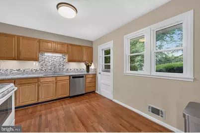 7011 Sea Cliff Road, McLean, VA 22101 - Photo 6