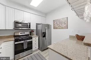 7712 Haynes Point Way, Alexandria, VA 22315 - Photo 14