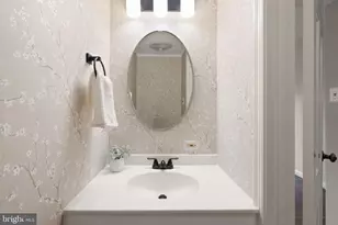 8374 Glastonbury Ct, Annandale, VA 22003 - Photo 14