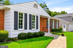 14833 Cranoke St, Centreville, VA 20120 - Photo 2