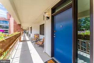 1951 Sagewood Ln, Reston, VA 20191 - Photo 2