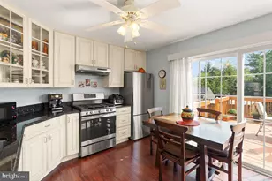 6630 High Valley Ln, Alexandria, VA 22315 - Photo 8