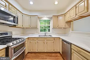 1414 Park Garden Ln, Reston, VA 20194 - Photo 8