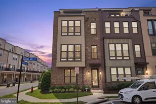 14339 Beckett Glen Cir, Chantilly, VA 20151 - Photo 2