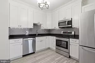 7208 Jillspring Ct, Springfield, VA 22152 - Photo 8