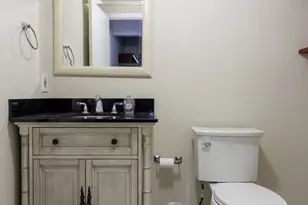 6034 Chesterbrook Rd, McLean, VA 22101 - Photo 26
