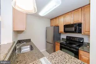 3176 Summit Square Dr, Oakton, VA 22124 - Photo 16
