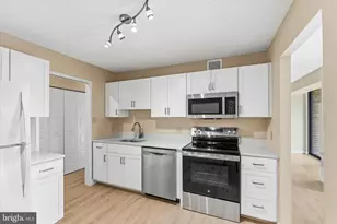 2311 Pimmit Dr, Falls Church, VA 22043 - Photo 16
