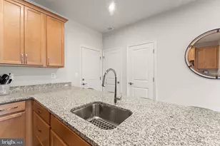 13537 Innovation Station Loop, Herndon, VA 20171 - Photo 16