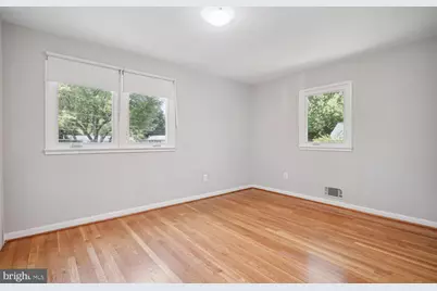 1633 Warner Avenue, McLean, VA 22101 - Photo 8