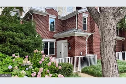 1641 International Drive #TH-24, McLean, VA 22102 - Photo 2