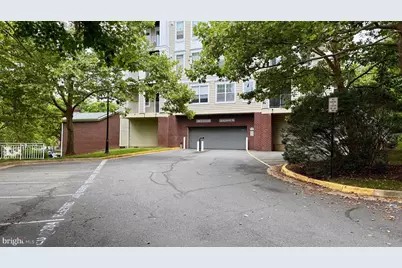 1641 International Drive #TH-24, McLean, VA 22102 - Photo 20