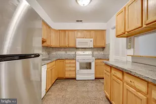 6060 Hollow Knoll Ct, Springfield, VA 22152 - Photo 8