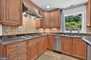 1022 Delf Dr, McLean, VA 22101 - Photo 10