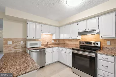 7973 Tyson Oaks Circle, Vienna, VA 22182 - Photo 16
