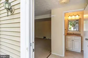7973 Tyson Oaks Cir, Vienna, VA 22182 - Photo 4