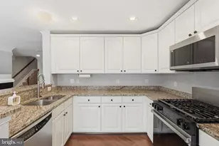 4424 Eastwick Ct, Fairfax, VA 22033 - Photo 10