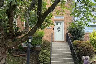 6033 Hydrangea Dr, Alexandria, VA 22310 - Photo 1