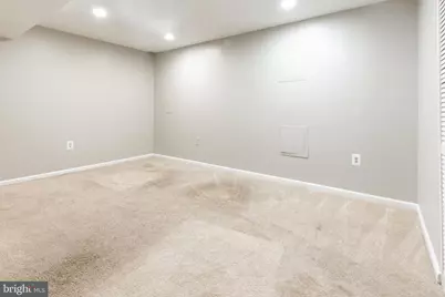 8020 Bethelen Woods Lane, Springfield, VA 22153 - Photo 32