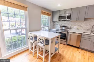 8020 Bethelen Woods Ln, Springfield, VA 22153 - Photo 2
