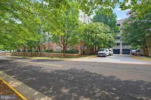 2791 Centerboro Dr, Vienna, VA 22181 - Photo 2